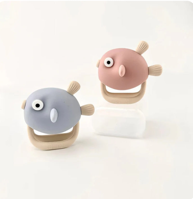 Fish mitten teether